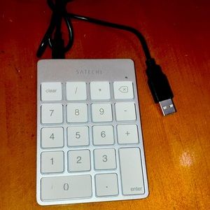 Satechi Slim Aluminum rechargeable 18 key keypad and keyboard extension